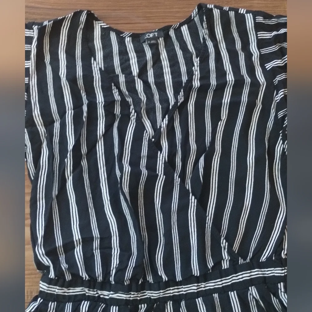 LOFT | Petite Striped Flutter Sleeve stripe with two sides pockets Romper Size S - Picture 7 of 14